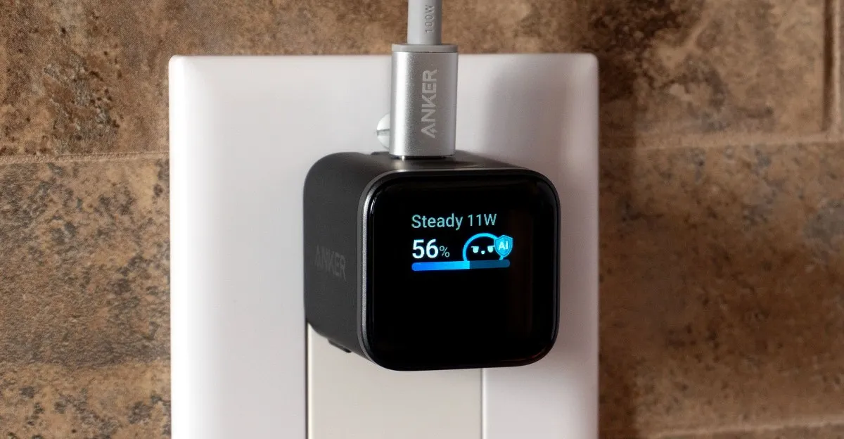 Anker 带屏充电器细节图